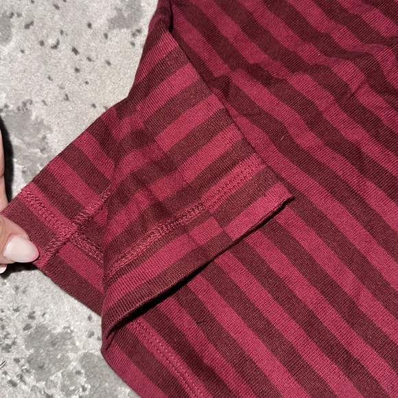 Uniqlo burgundy stripped quarter sleeve top - Picture 4 of 4